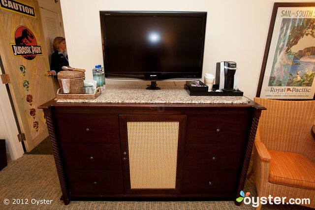 File:Kids-suite-universal-royal-pacific-resort-a-loews-hotel-v645674-720.jpg