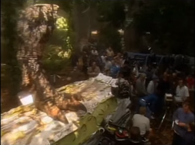 File:Spinofootanimatronic.png