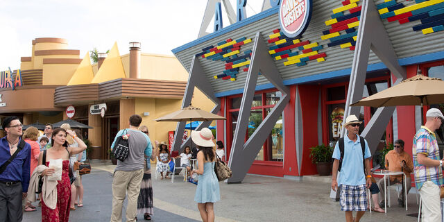 File:Dave-and-busters.jpg