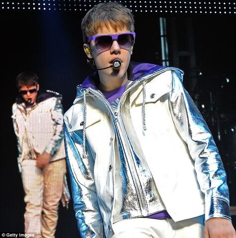 File:JustinBieberMyWorldTour6-1-.jpg