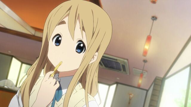File:Tsumugi with fries.jpg