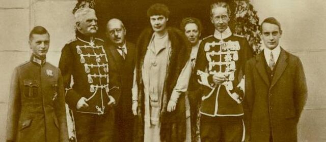 File:Wilhelm with family.jpg