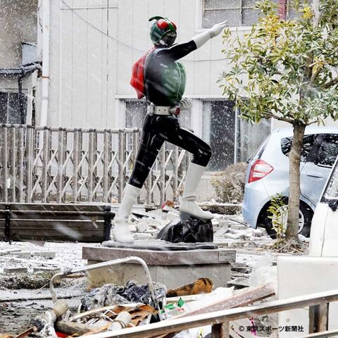File:Ichigo earthquake statue.jpg