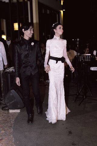 File:Founder Kartenz, Akbar de Wighar & Chika Riznia Wedding at Lake Jakarta 15 June 2015 8 45 PM.jpg