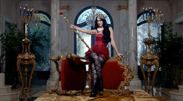 File:22-katy-perry-killer-queen.jpg