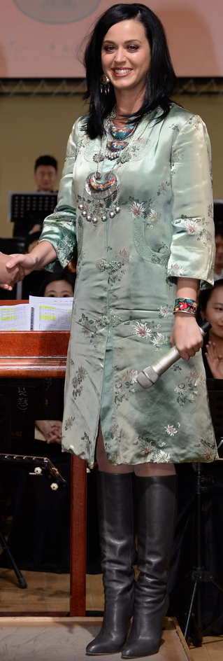 File:China National Orchestra Welcomes Katy Perry 2.png