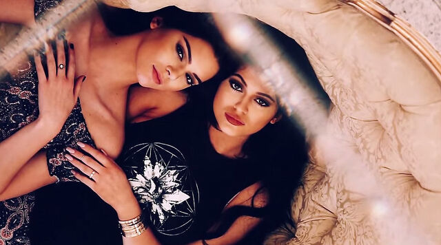 File:Kendall-Kylie-Jenner-PacSun-Collection-Spring-2015.jpg