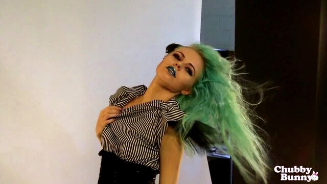 File:Kerli Chubby Bunny 4.jpg