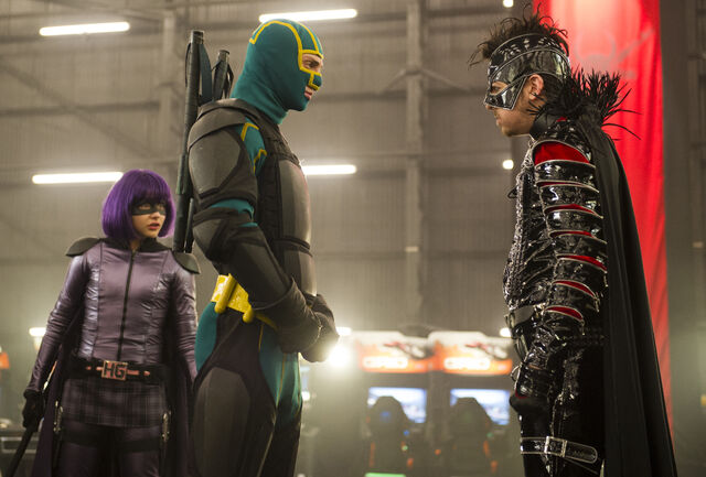 File:Kick-ass-2-chloe-grace-moretz-aaron-taylor-johnson-christopher-mintz-plasse.jpg
