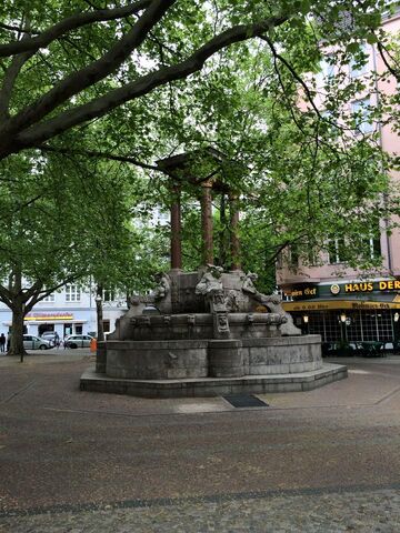 File:St georg brunnen 2.jpg