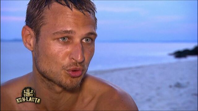 Fichier:Freddy-rencontre-florence-face-a-face-ambassadeurs-extrait-de-koh-lanta-emission-5-17-octobre-2014-bf3fcd-0@1x.jpg