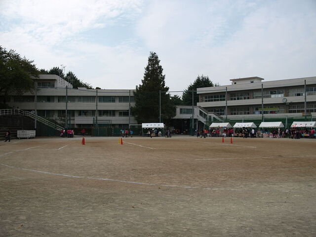 File:800px-YokohamaGakuen.jpg