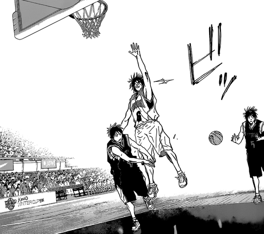 Archivo:Koganei se la pasa a Izuki.png