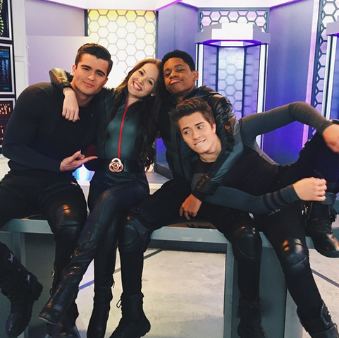 File:Lab-rats-bionic-island-cast-2015.png