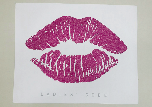 File:Slogan kiss kiss.png