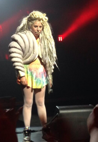 File:3-14-14 At ITunes Festival in Austin 001.png