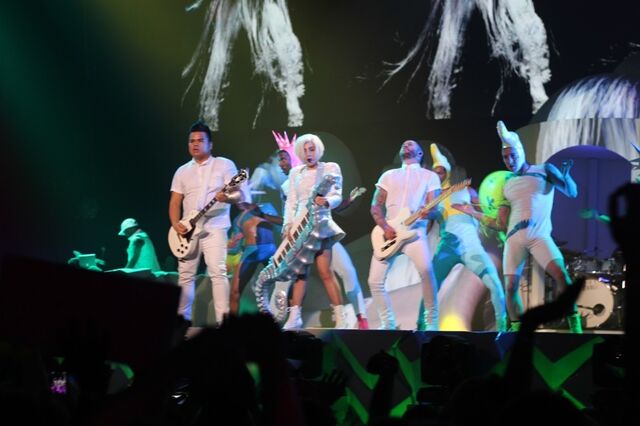 File:5-6-14 Just Dance - artRAVE The ARTPOP Ball 001.jpg