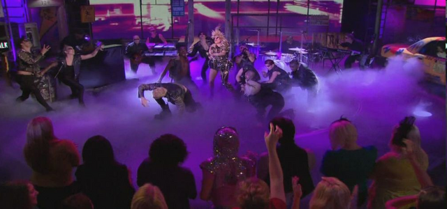 File:The Oprah Winfery Show Performance January 15 2010 009.png