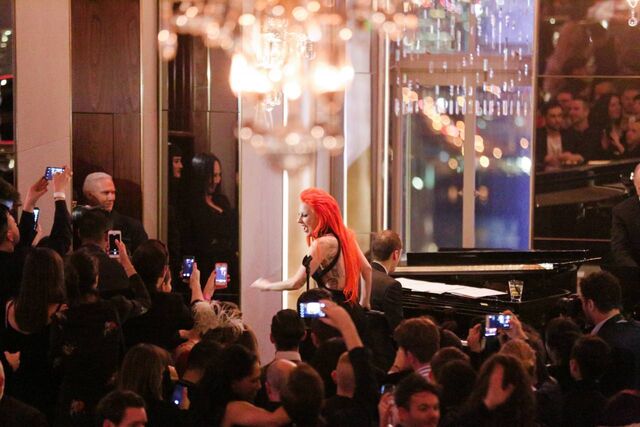 File:2-17-16 Performance at Rainbow Room in NYC 003.jpg
