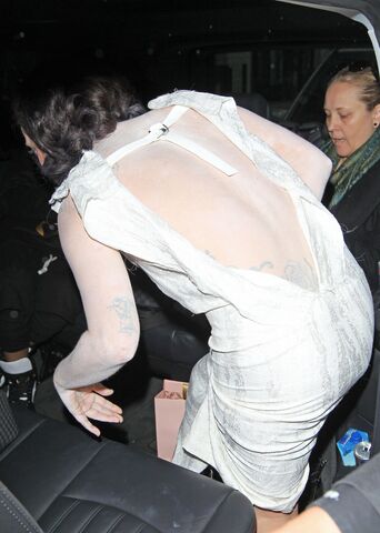 File:11-1-13 Leaving the Kiss FM in London 001.jpg