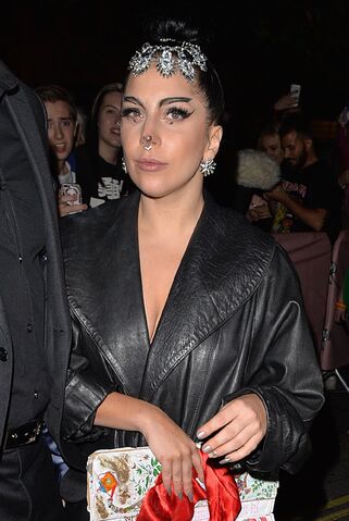 File:10-25-14 Arriving at Hotel in London 002.jpg