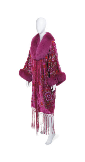 File:Adrienne Landau kimono coat.jpg
