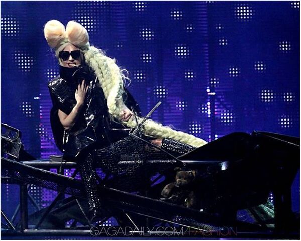 File:MBTFashion8.jpg