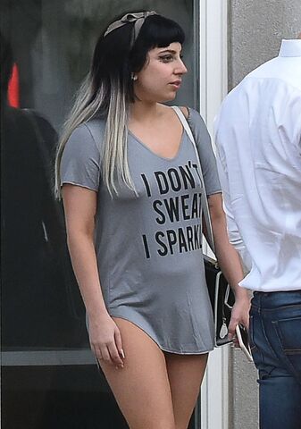 File:3-18-15 Leaving a Store in New Orleans 002.jpg