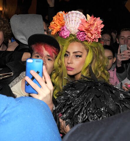 File:4-4-14 Leaving Roseland Ballroom in NYC 002.jpg