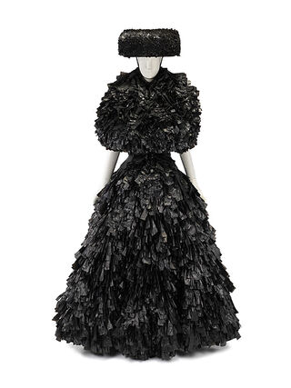 File:Gareth Pugh - Fall 2013 Collection.jpg
