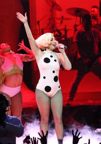 File:10-7-14 Paparazzi artRAVE 002.jpg
