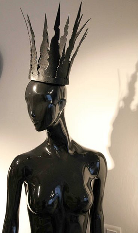 File:Lauren Machen Twisted Crown.png