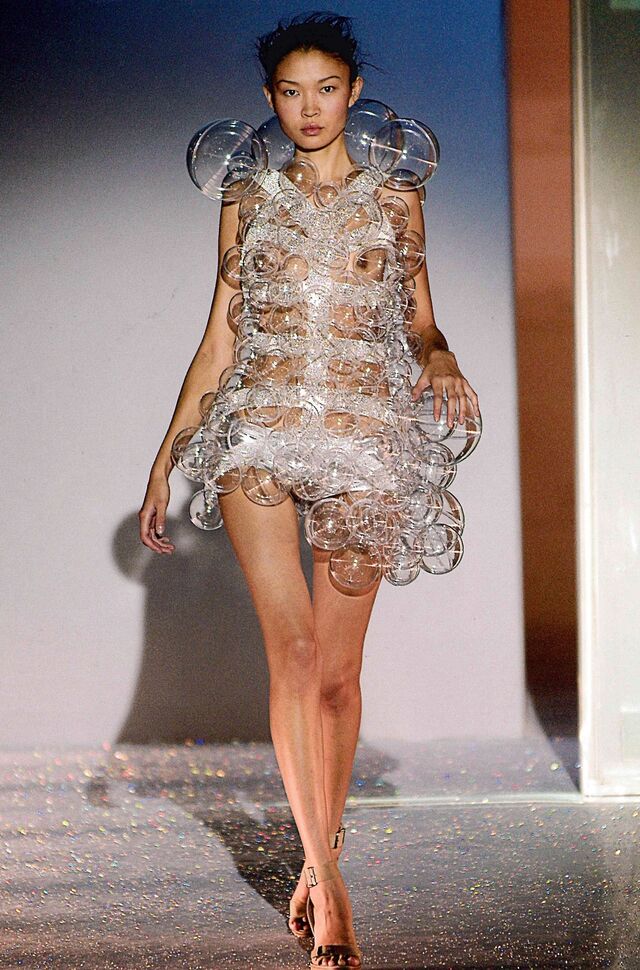 File:Hussein-chalayan-bubble-dress.jpg