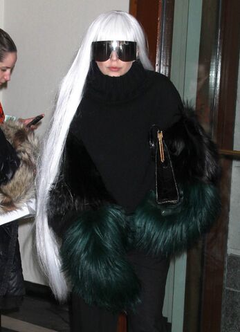File:3-26-14 Leaving the Doctor's Office in NYC 001.jpg