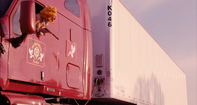 File:Gaga's-Scene-Machete-Kills16.jpg