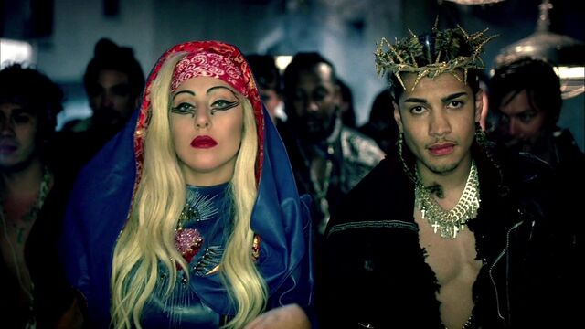 File:Lady Gaga - Judas 207.jpg