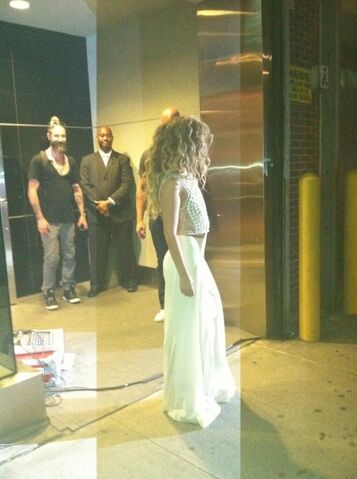 File:8-21-13 Leaving her apartment 005.jpg