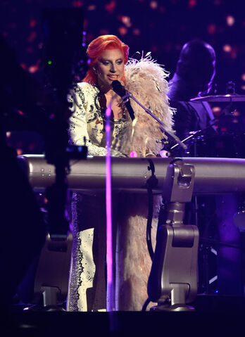 File:2-15-16 Performance at 58th Grammy Awards in LA 003.jpg