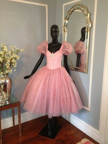 File:Angel Ayala - Custom dress.jpg