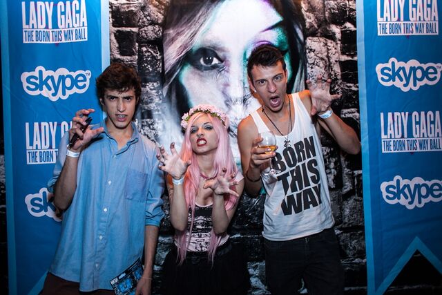 File:Skype Blue carpet 002.jpg