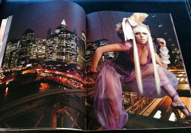 File:Super Lady Gaga 019-020.jpg