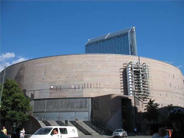 File:Oslo Spektrum.jpg