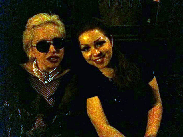 File:6-19-10 After her Performance at Duane Park Restaurant 001.jpg