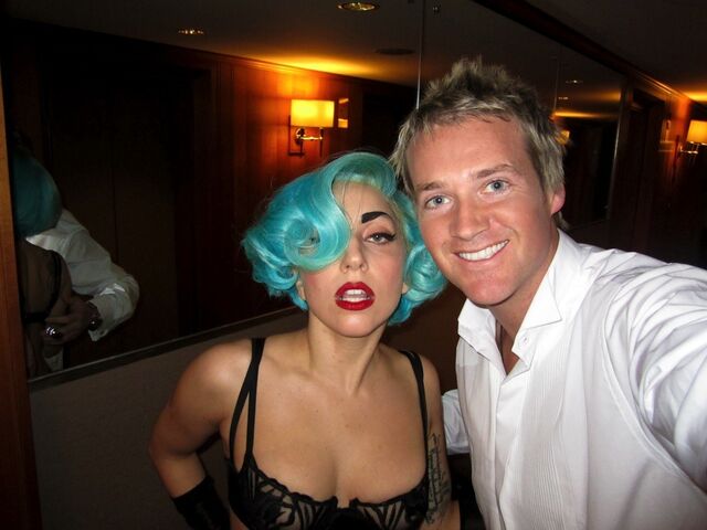 File:7-10-11 With a fan 001.jpg