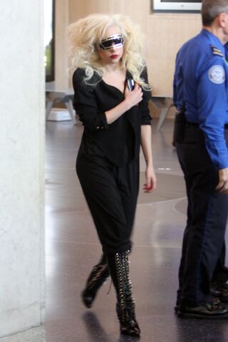 File:Lady gaga leaving lax airport 10-14-09.jpg