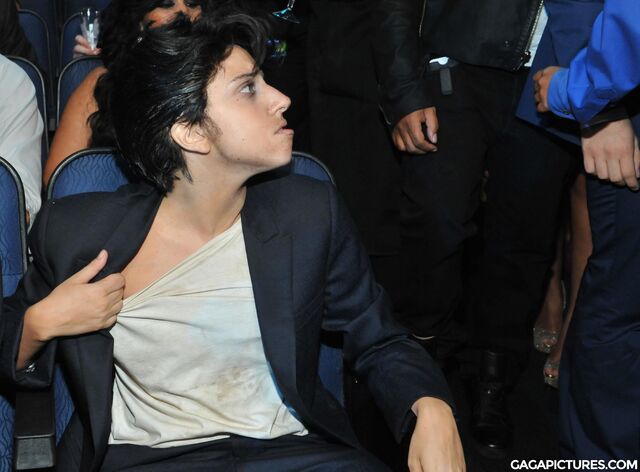 File:VMA 2011 Audience 004.jpg