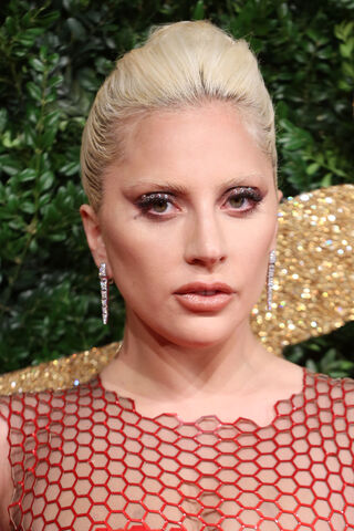 File:11-23-15 Red Carpet at The British Fashion Awards at London Coliseum 003.jpg