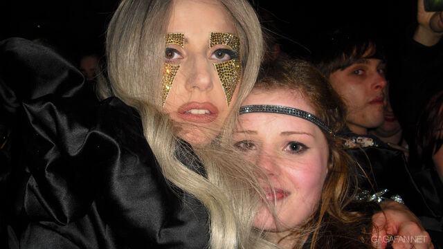 File:5-11-10 Leaving O2 Arena 001.jpg
