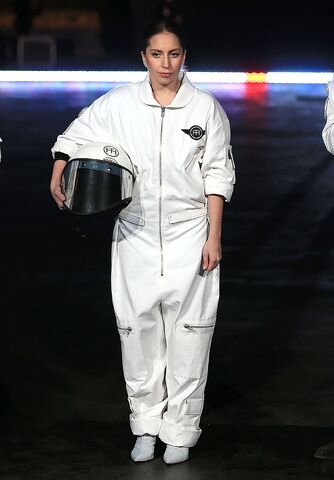 File:ARTRAVE-VOLANTIS002.jpg