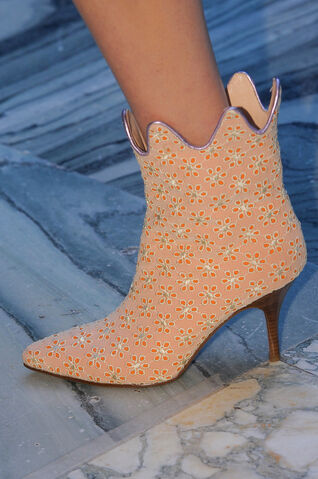 File:Vivienne Westwood Spring Summer 2013 Beige floral heels.jpg
